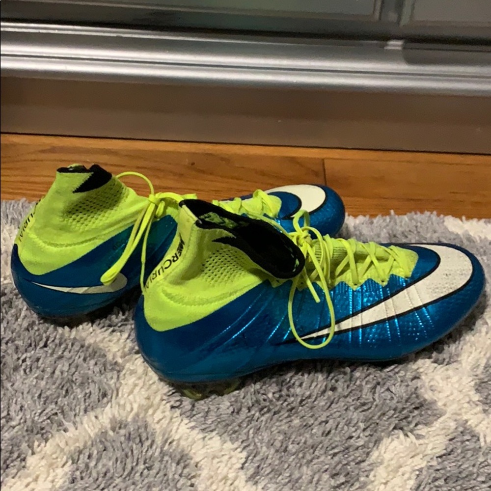 Soccer cleats